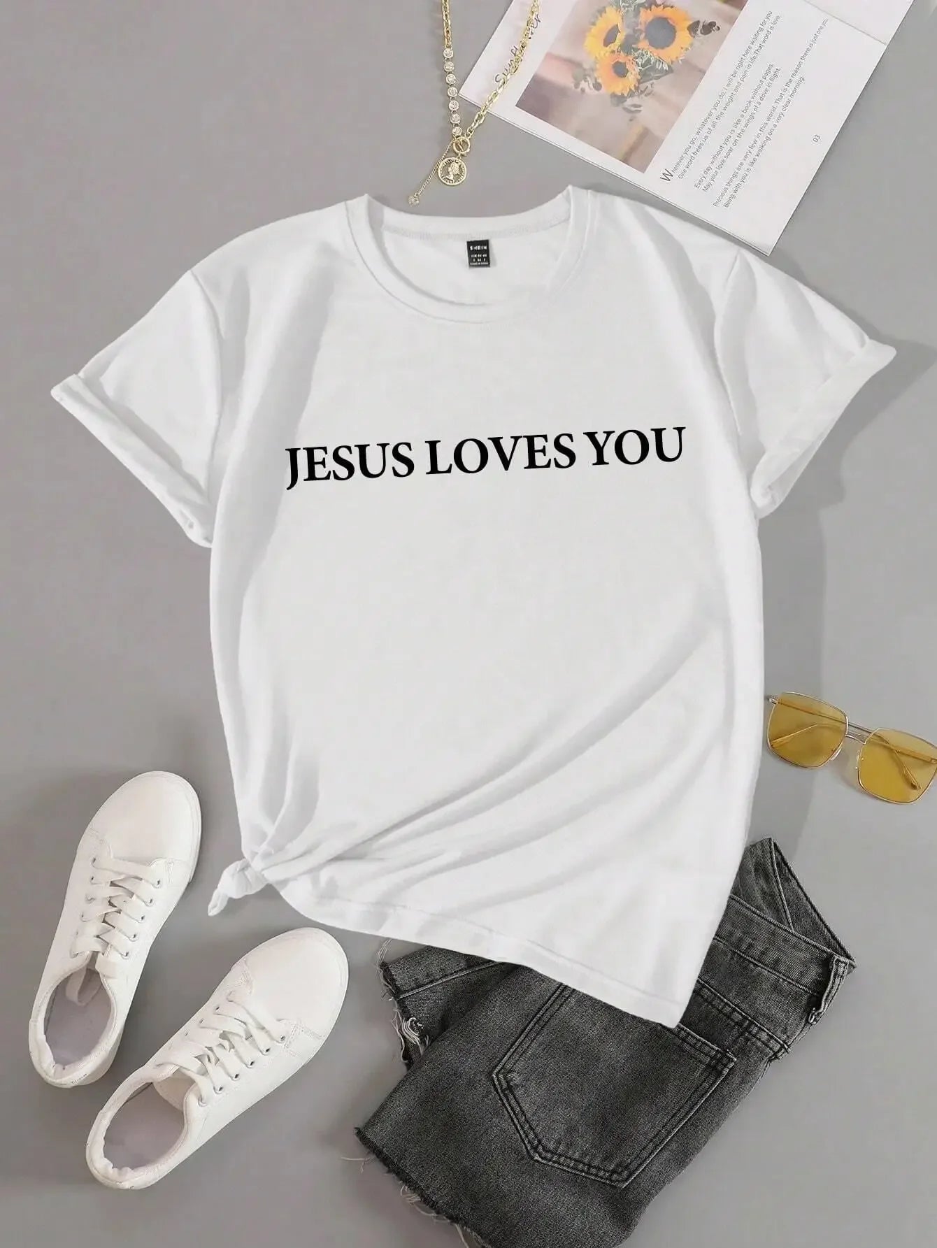 T-Shirts - Jesus Loves you